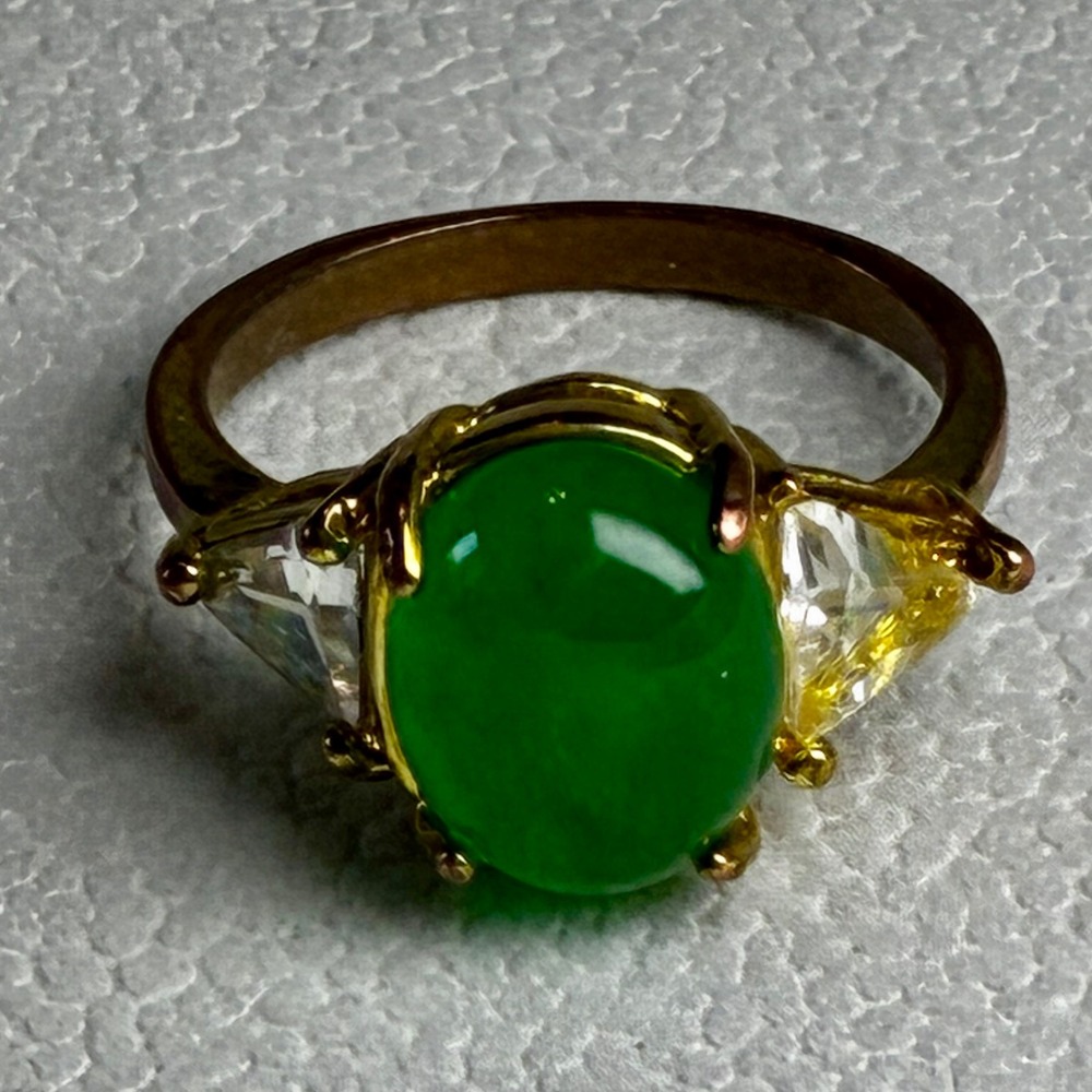Vintage Mid Century Apple Green Translucent Cabochon Ring Trillion Accents Sz 7